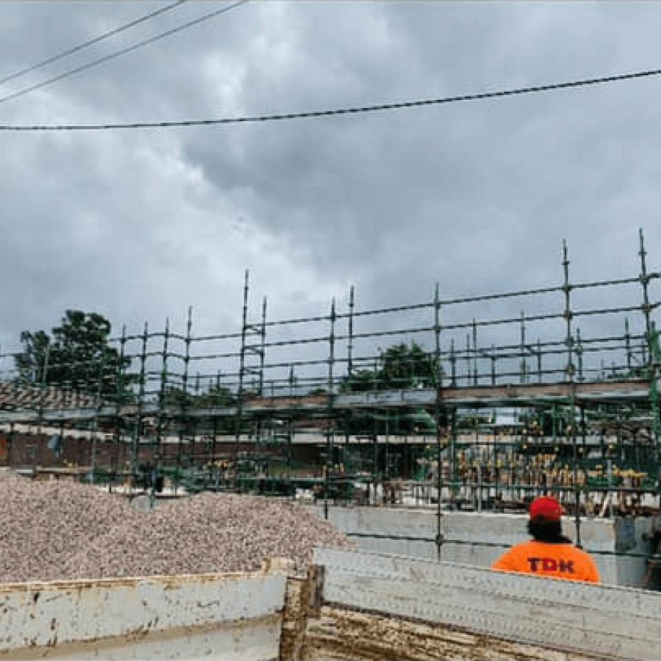 Full scaffold wrap around the Cambridge Park childcare building