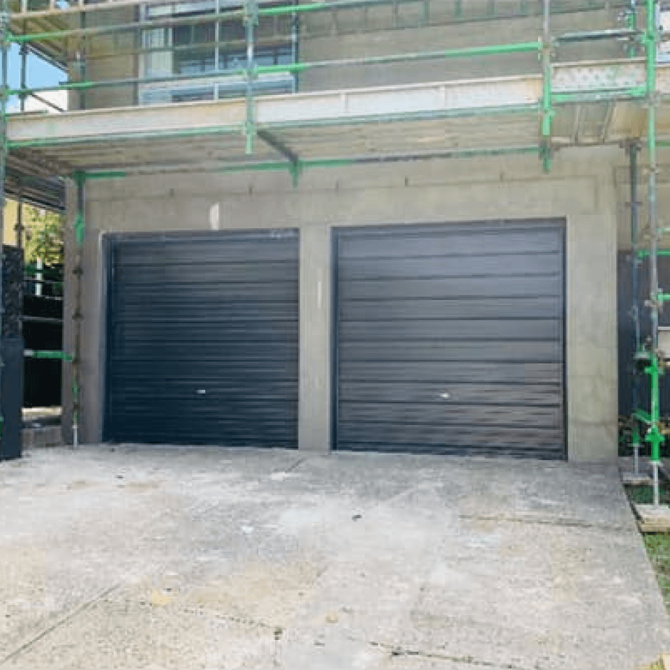 Scaffolding facade access on the Clovelly Beach site
