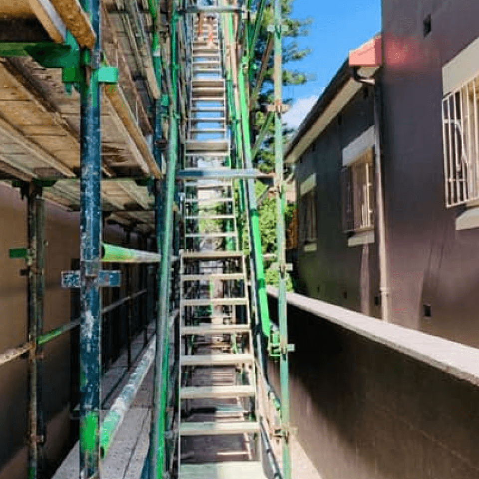 Completed scaffolding setup for the Clovelly Beach project